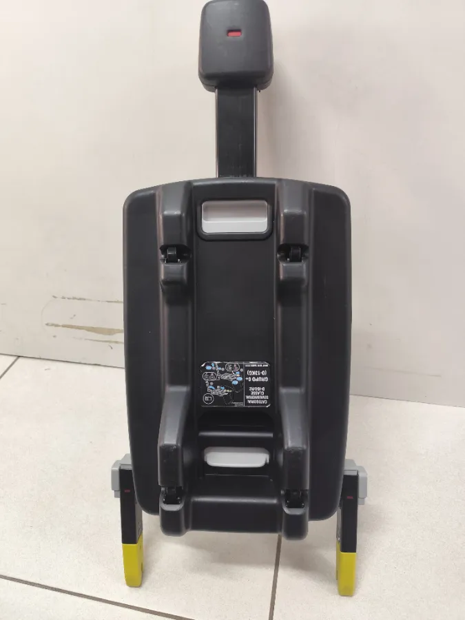 Base com isofix com pequenas marcas de uso