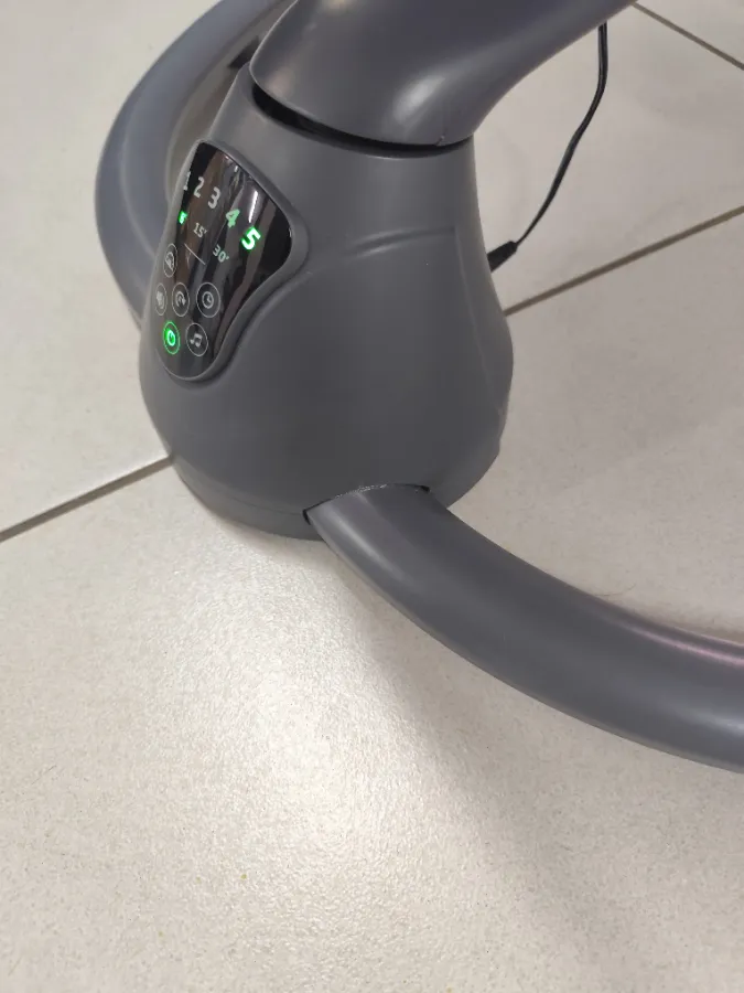 Estrutura metálica com pequenas marcas de uso Estrutura metálica com pequenas marcas de uso