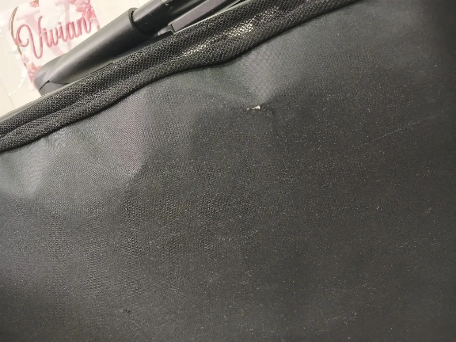 Pequeno furo no tecido