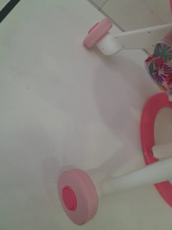 Rodinhas Com pequenas marcas de uso