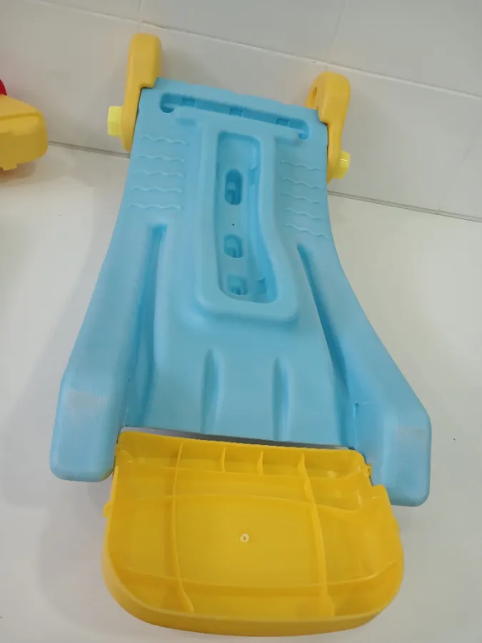 Estrutura com pequenas marcas de arranhões Estrutura com pequenas marcas de arranhões