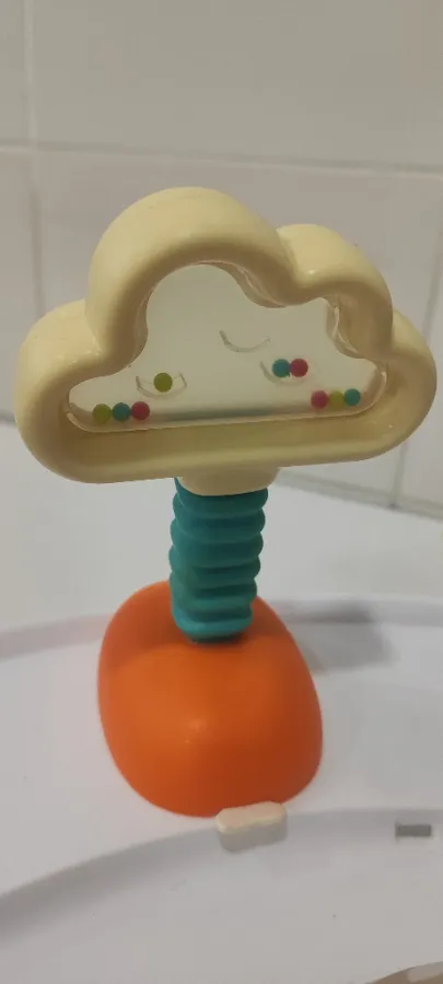 Brinquedo de nuvem amarelada