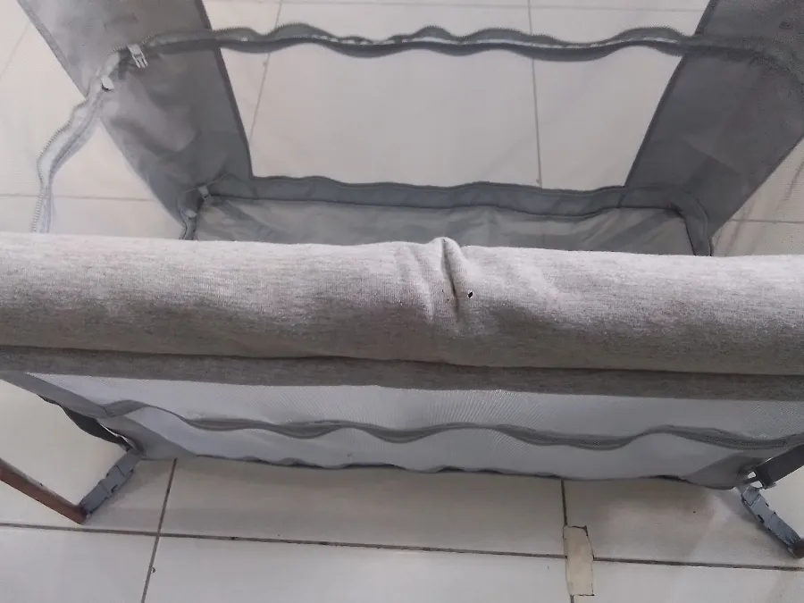 Tecido com pequenas marcas de uso