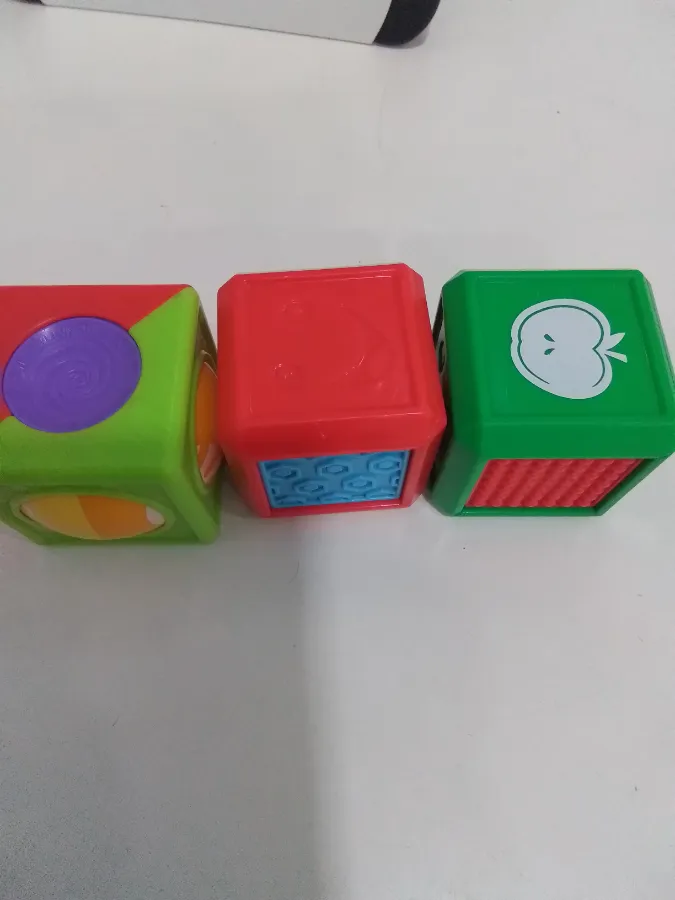 Acompanha 3 cubos quadrados