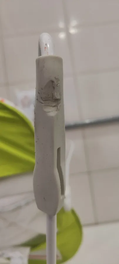 Borrachinha do apoio de chão com pequeno detalhe de desgaste