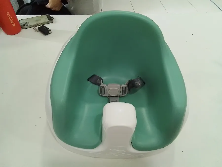 Assento emborrachado com marcas de uso