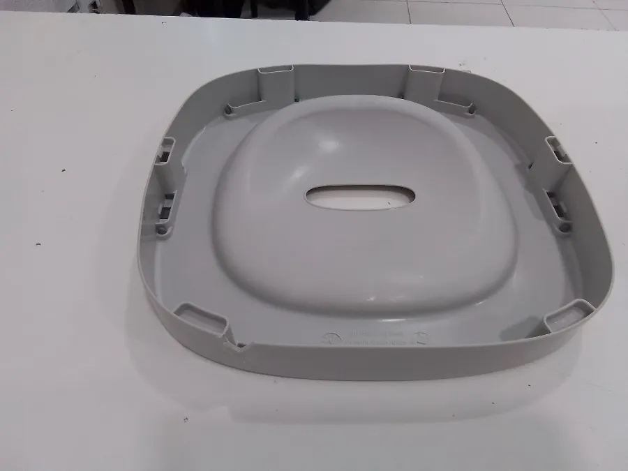 Parte plástica da base está quebrada