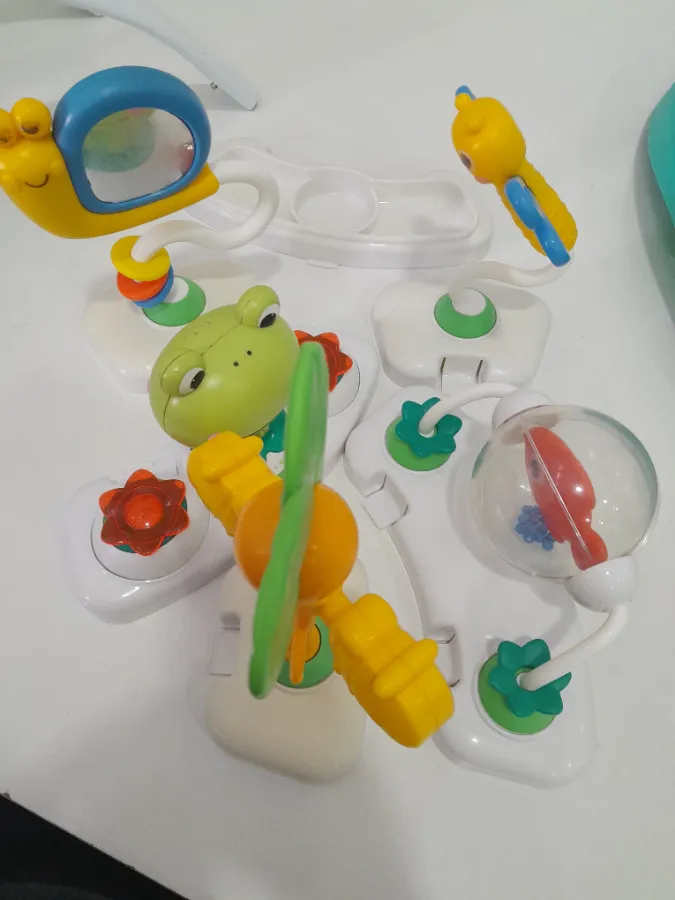 Brinquedos levemente amarelados Brinquedos levemente amarelados