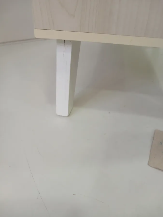 Pequena rachadura em um dos pés