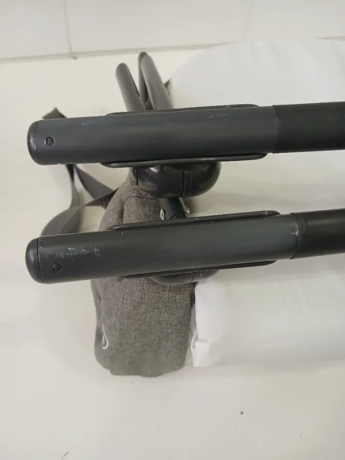 Pequenas marcas de uso nos pés