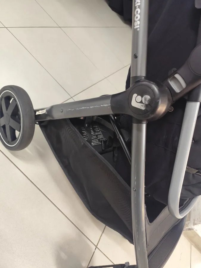 Estrutura metálicas com pequenas marcas de arranhões