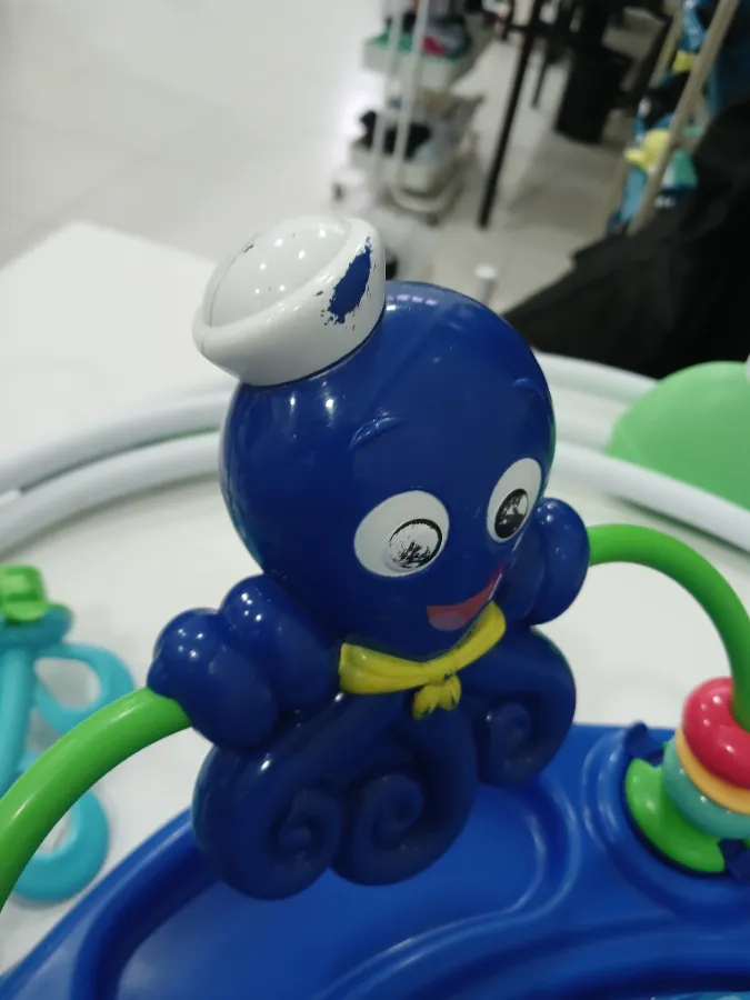 Brinquedos com pequenas marcas de uso Brinquedos com pequenas marcas de uso