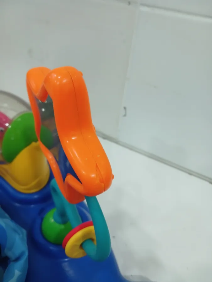 Brinquedos com pequenas marcas de uso Brinquedos com pequenas marcas de uso