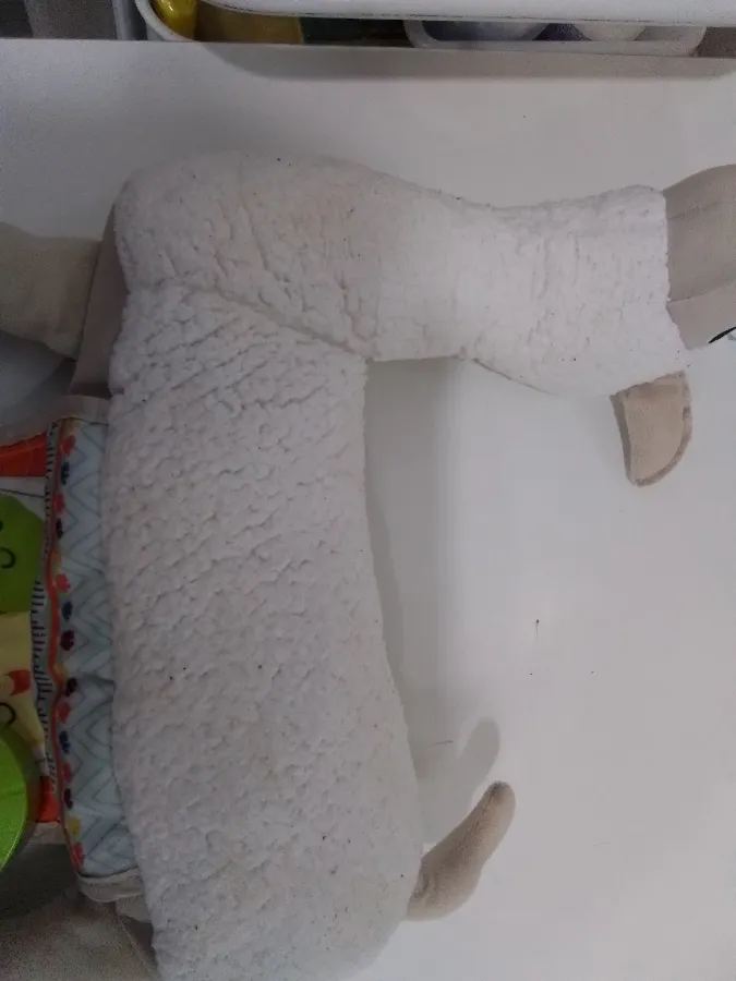 Esta com pequena manchas amareladas Esta com pequena manchas amareladas