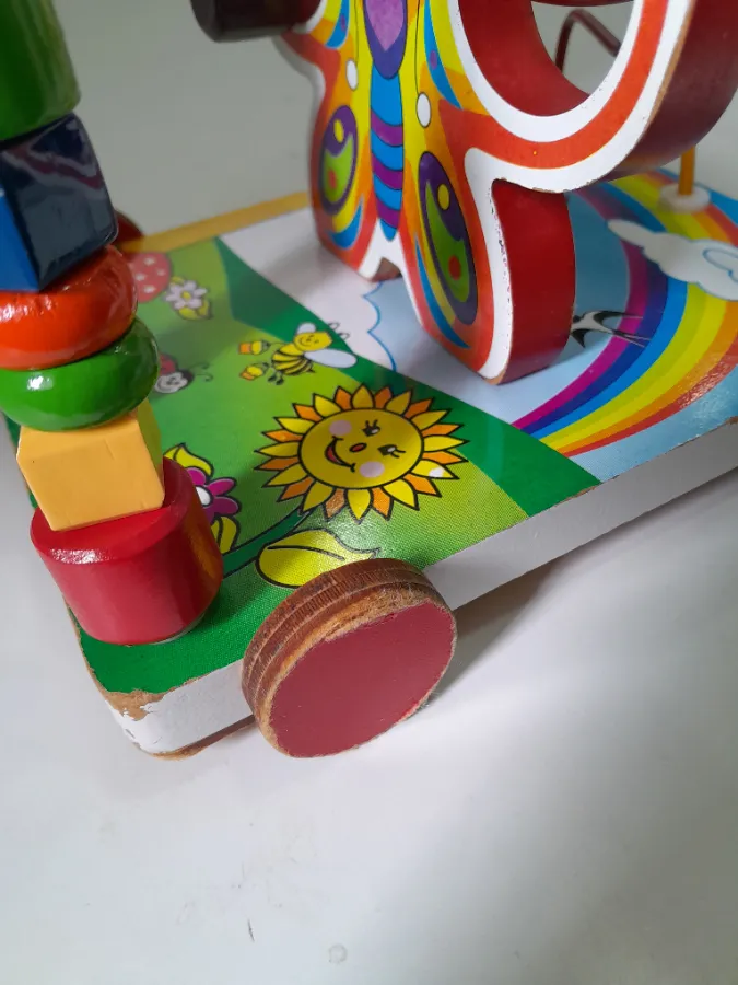 Pequena avaria em uma das rodinhas Pequena avaria em uma das rodinhas