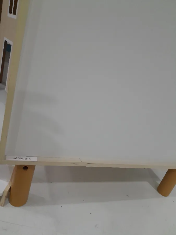 Pequeno detalhe na parte traseira Pequeno detalhe na parte traseira
