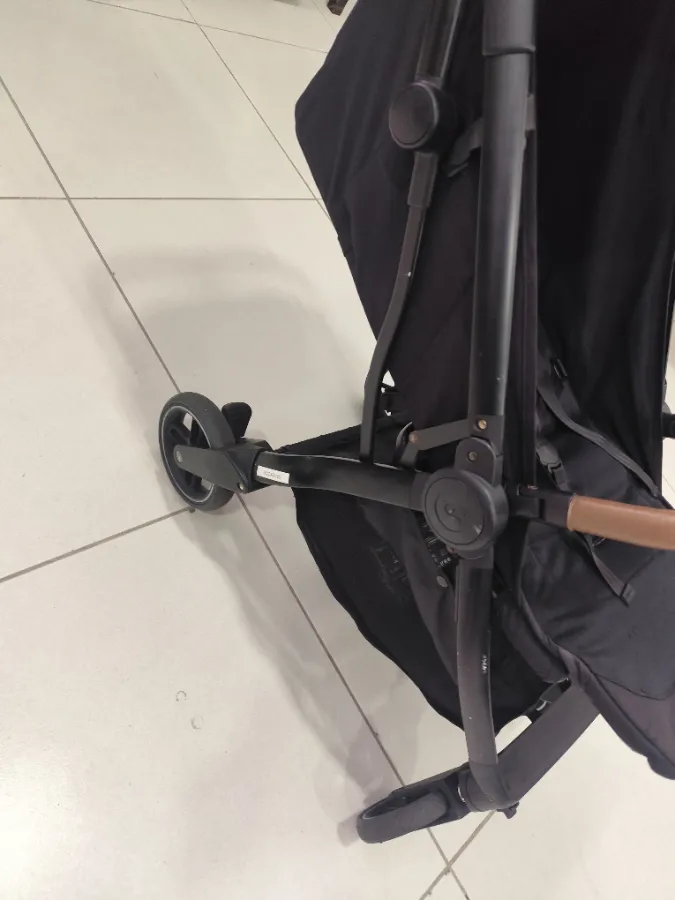 Estrutura metálica com pequenas marcas de uso