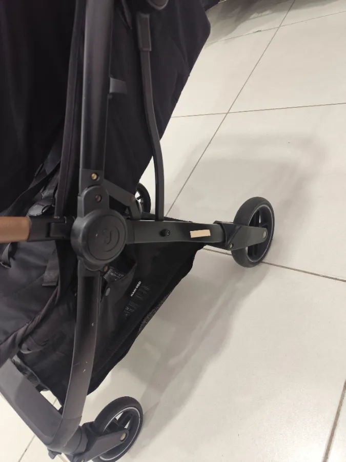 Estrutura metálica com pequenas marcas de uso
