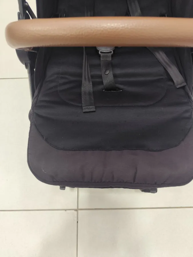 Tecidos desbotados e não acompanha os protetores de cintos