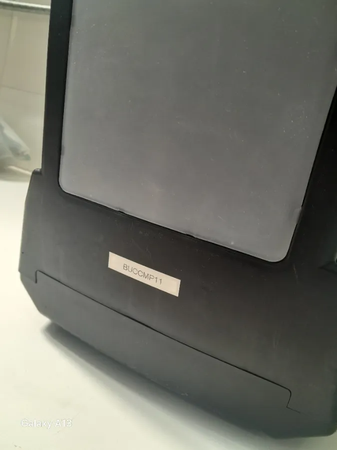 Base com marcas de uso.