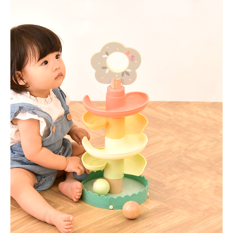 Derrubando a Bolinha Tooky Toy