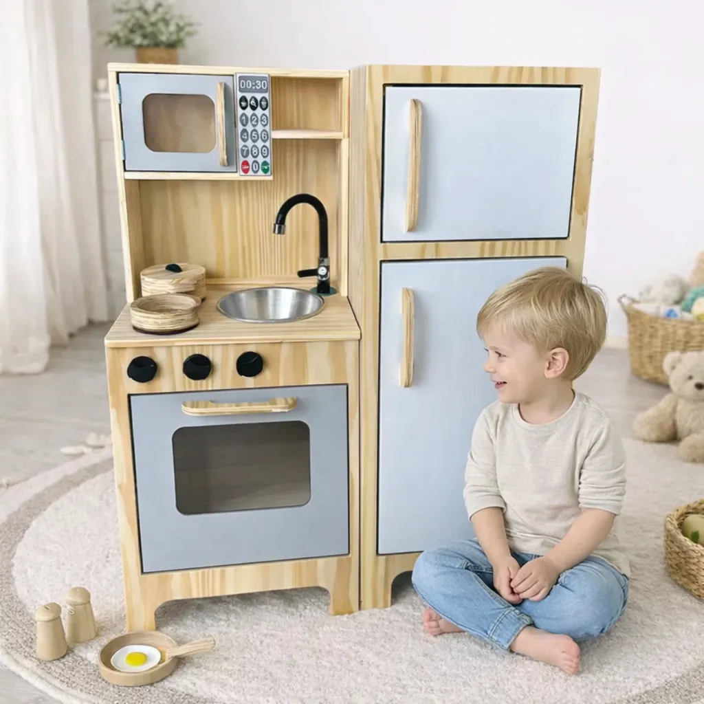 Cozinha Pequena Cinza Com Geladeira + Kit Panelinha Montessoriana Fashion Toys