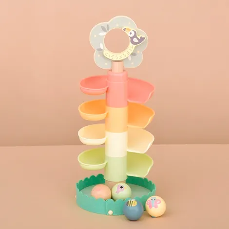 Derrubando a Bolinha Tooky Toy