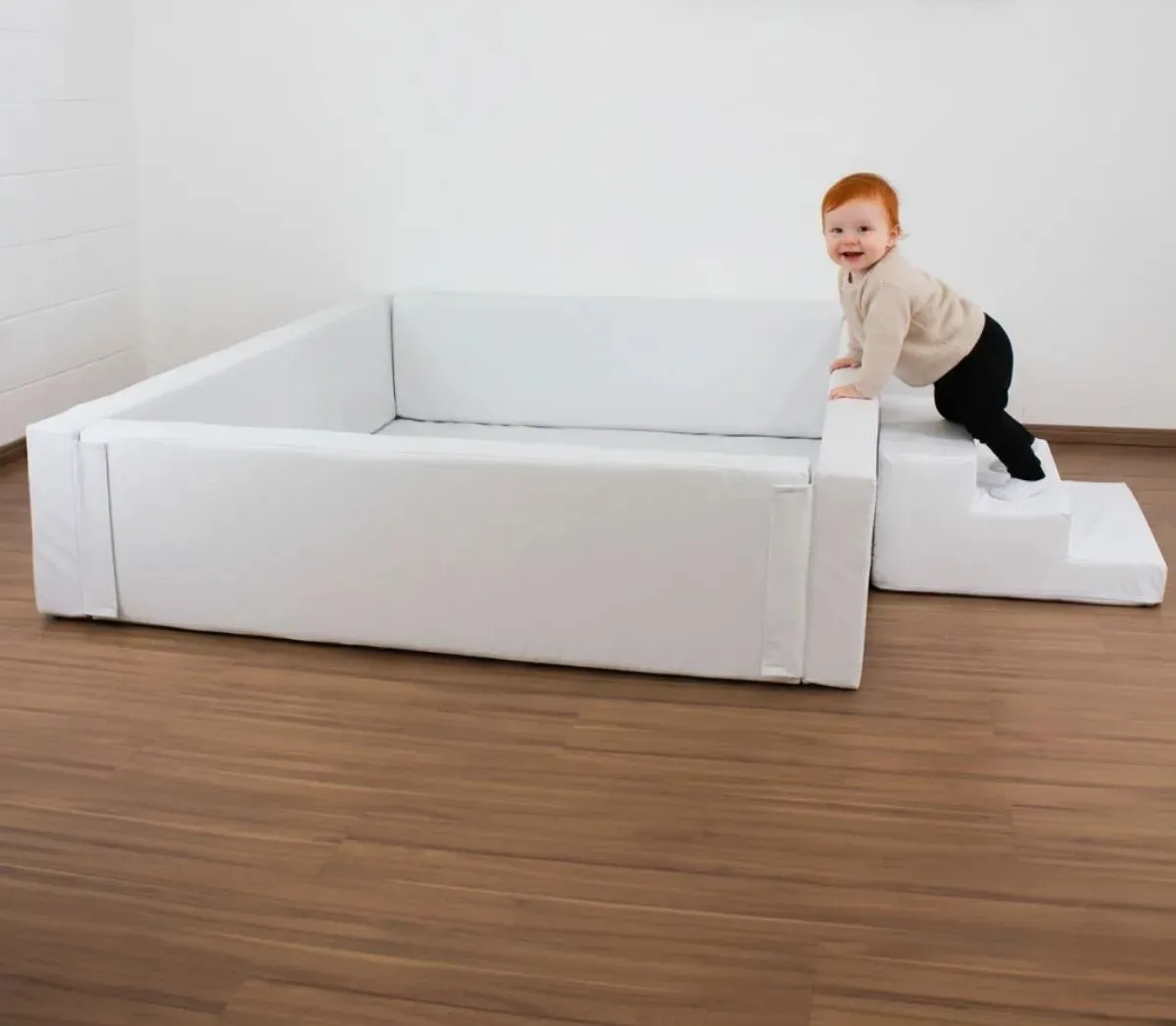 Piscina de Bolinha Quadrada Com Rampa e Escada + 300 Bolinhas Fashion Toys