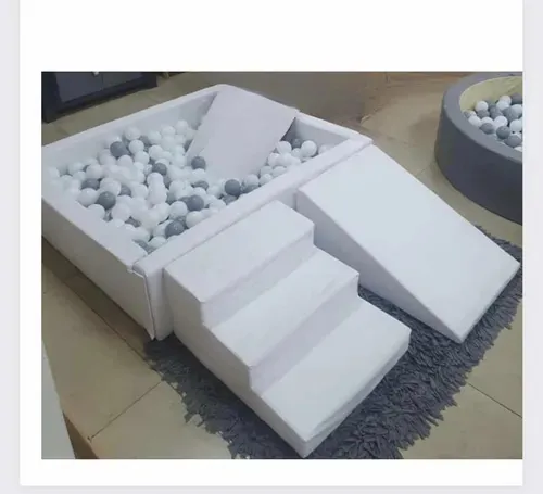 Piscina de Bolinha Quadrada Com Rampa e Escada + 300 Bolinhas Fashion Toys